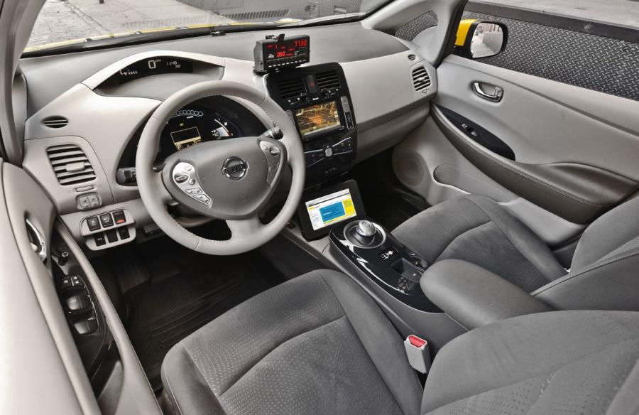  Nissan Leaf NYC taxi 2013 года  (фото 13 из 24)